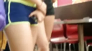 නිරුවත් ගැහැණු wanks කුකුළා හා කාඞ්