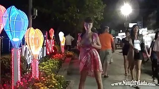 ෂර්ලොක් පෙම්වතා තම සාය ඔසවා ඇගේ අපතයා