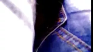 විශාල පස්ස සහ කිරි පිටි සමග කළු මේදය දැරිය