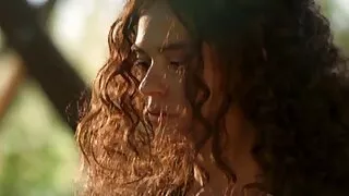 විශාල කළු කුකුළා විසින් කෙළ