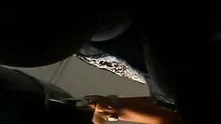 Busty බබා ලැබෙන පිරවූ යටතේ boner වූ පච්ච සල්ලාලයකු